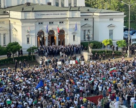 Аплодираха кабинета 