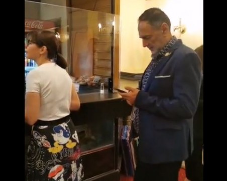 Депутат от ПП търси опозицията по време на лайв, намери само Любен Дилов