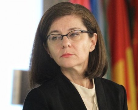 Генчовска е била притисната сама да предложи вдигане на ветото на РСМ