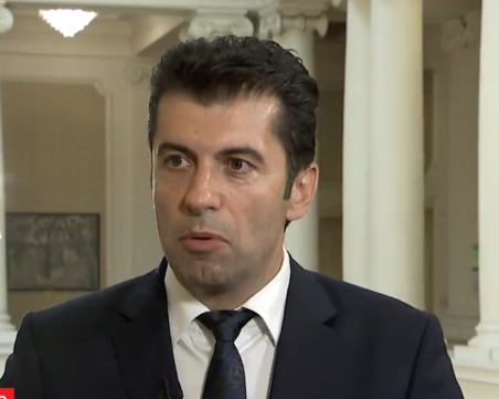 Кирил Петков преди вота: Вместо да философства, президентът да събере КСНС
