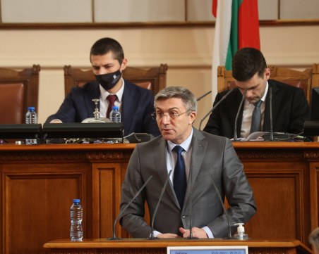 Мустафа Карадайъ заминава за Брюксел на среща с Макрон