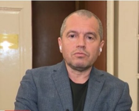 Toшко Йорданов:  Петков да се научи на политика, а не да си купува депутати като проститутки