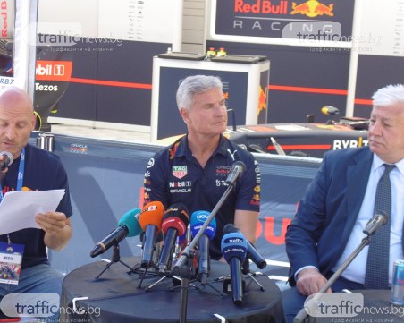 Дейвид Култард подкарва болида от световната титла на Фетел в Пловдив