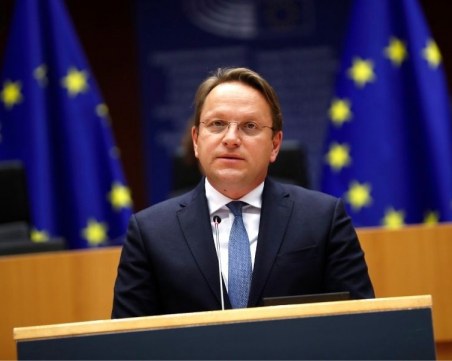 Еврокомисар: Българският парламент да реши днес за Северна Македония