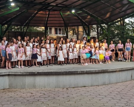 Млади дарования представиха великолепен детски концерт в парк 