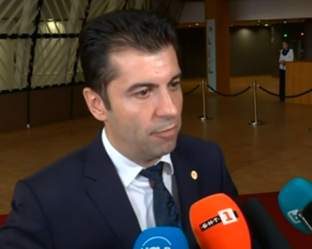 Петков към Радев: Ако си президент на място, викаш КСНС, маските паднаха