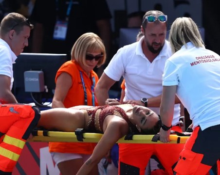Плувкиня припадна в басейна, треньорът ѝ я спаси