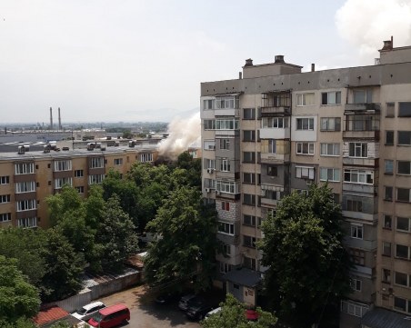 Пожар гори в апартамент в Изгрев