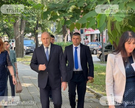 Радев чака оставката на Петков, за да започне конслутации за нов кабинет