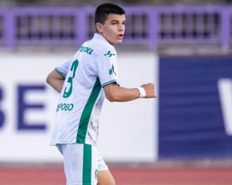 Синът на Валери Божинов дебютира в мъжкия футбол