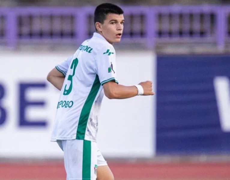 Синът на Валери Божинов дебютира в мъжкия футбол
