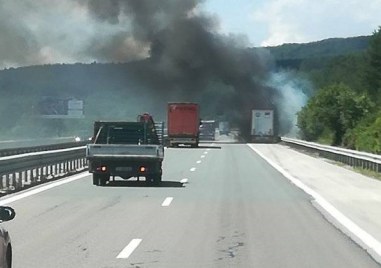Камион гори на АМ Тракия на 39 ти километър в посока