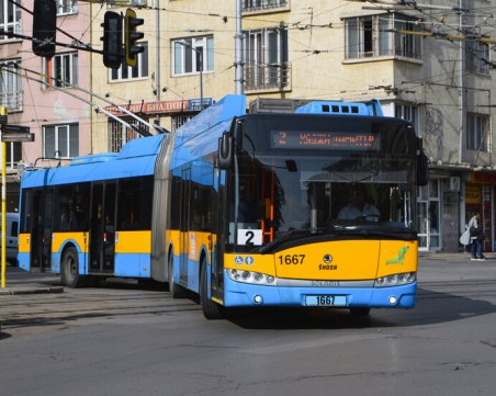 В столичния градски транспорт таксуват според времето – единият билет до 30 мин., другият до 60