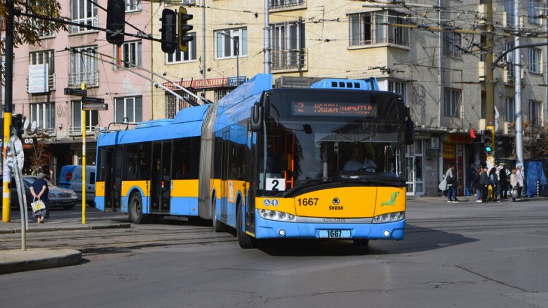 В столичния градски транспорт таксуват според времето – единият билет до 30 мин., другият до 60