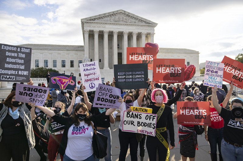 Върховният съд в САЩ отмени свое решение за абортите, може да ги забранят в отделни щати