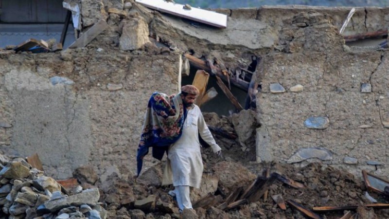 Загиналите при земетресението в Афганистан станаха 1150 души