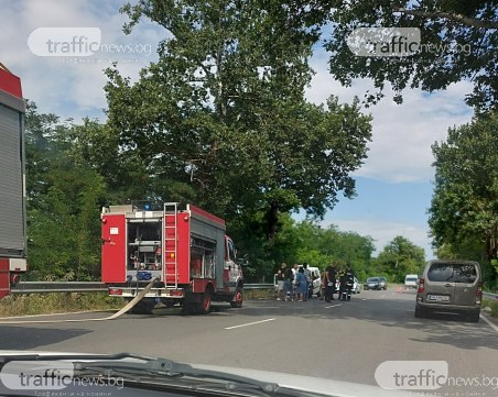 Катастрофа затруднява трафика на Пазарджишко шосе