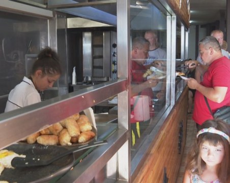 Рекорден брой деца работят с разрешително по морето