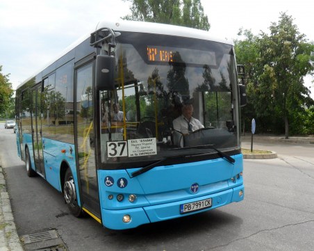 Авариен ВиК ремонт спира движението по част от ул. 