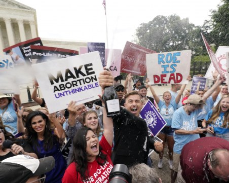 Шок в САЩ след отмяната на почти 50-годишното конституционно право на аборт