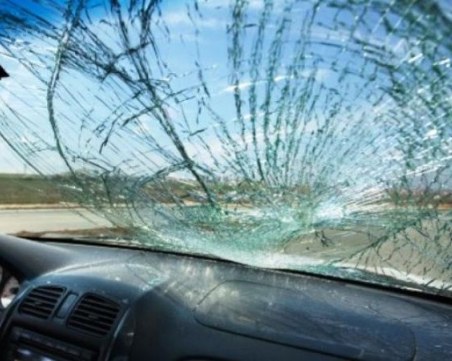 Заловиха пиян 21-годишен пловдивчанин вилнял в Изгрев, хвърлил бутилка по автомобил