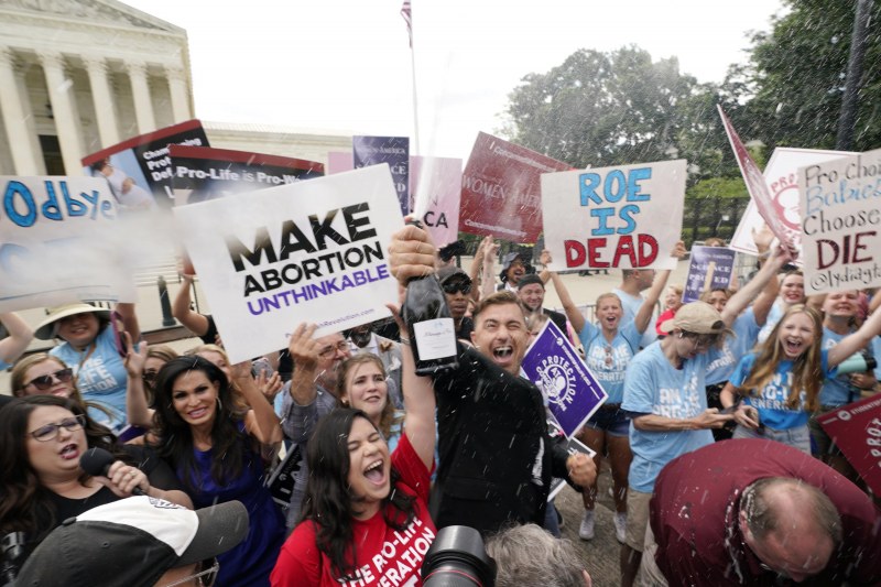 Шок в САЩ след отмяната на почти 50-годишното конституционно право на аборт