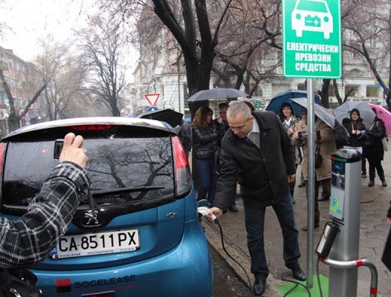 За половин година у нас 65% ръст на покупката на коли на ток