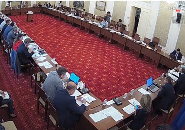 Започна извънредното заседание на бюджетната комисия по предложенията на второ