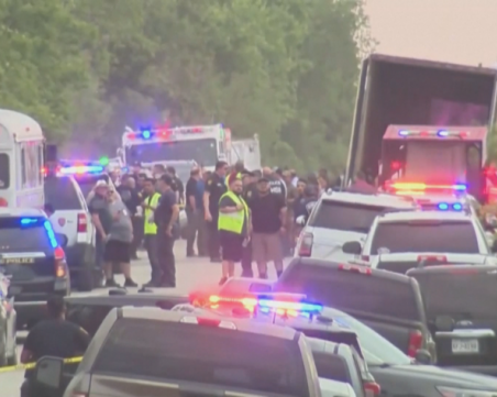 Откриха над 40 загинали мигранти в камион в Тексас