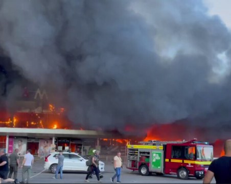 Загиналите при атаката в украински мол вече са 16