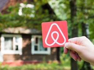 НАП подхвана рентиерите в Airbnb и Booking, 14 млн. лв. за наеми има само в едната платформа