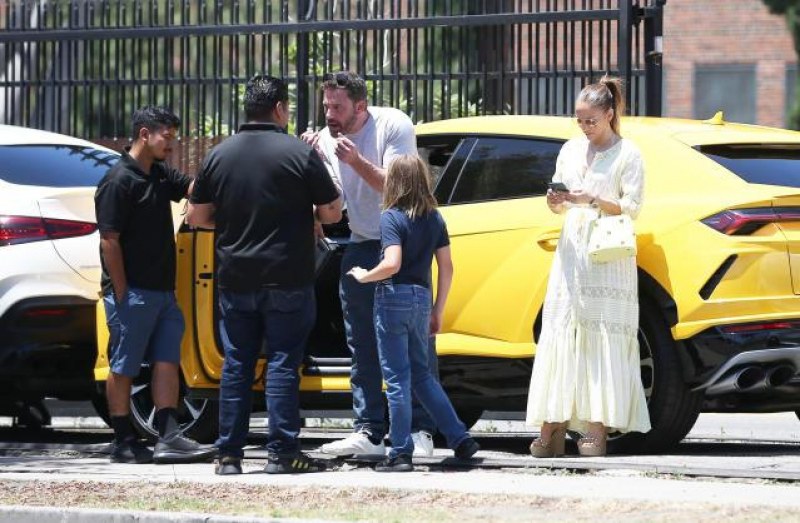 10-годишният син на Бен Афлек, блъсна Lamborghini в BMW, докато баща му си търси кола в автокъща