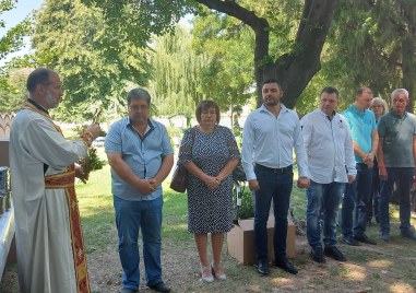 Кметът на община Родопи Павел Михайлов днес празнува имен ден Той посрещна