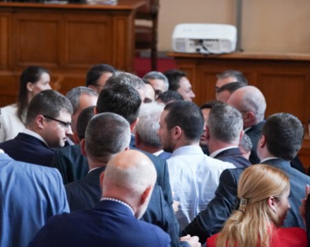 Скандал в парламента заради изгонените руски дипломати