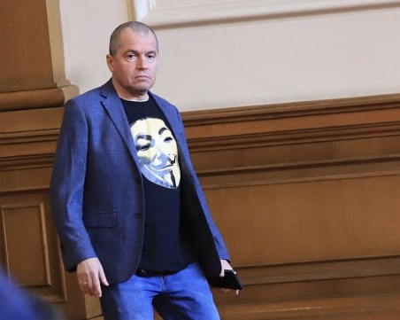 Йорданов: Решението за руските дипломати е еднолично на Петков, външно е против