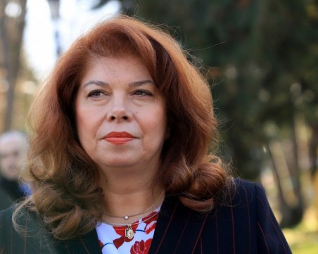 Йотова: Правителство в оставка не може да взема важни решения