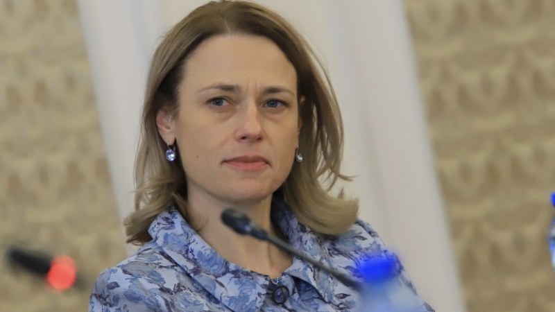 Ива Митева: Преговори за нов кабинет може да има, но без Асен Василев и Кирил Петков в него