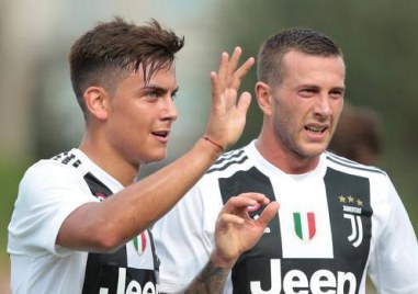 Италианският гранд Ювентус обяви днес официално раздяла с трима играчи