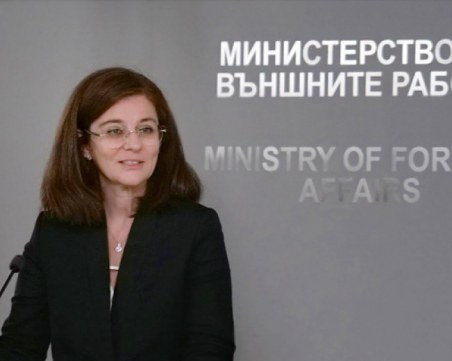 Очаква се Генчовска да отиде в парламента за разясняване на нотата на руското посолство