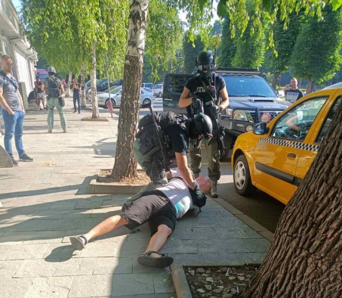 Спецакция в Бургаско, арестуваха 12 души