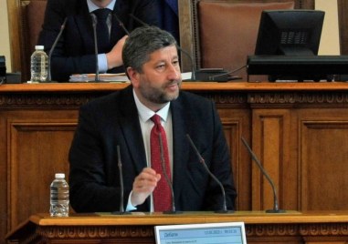 Лидерът на Демократична България Христо Иванов заяви че България не