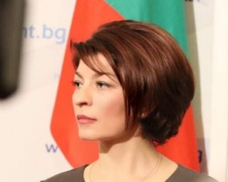 Десислава Атанасова: За нас Петков и Василев са персона нон грата