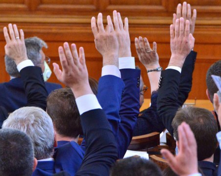 ГЕРБ и ДПС напуснаха пленарната зала