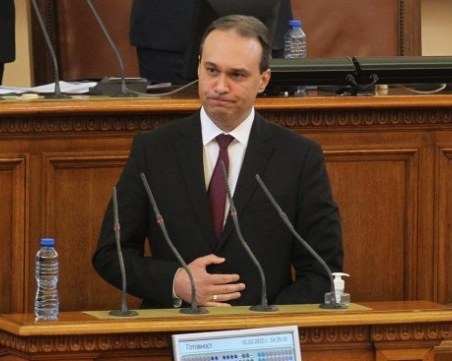 Министърът на отбраната: Изгонването на руските дипломати е логично