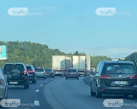 Турски камиони задръстват магистрала 