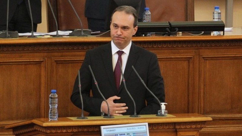 Министърът на отбраната: Изгонването на руските дипломати е логично