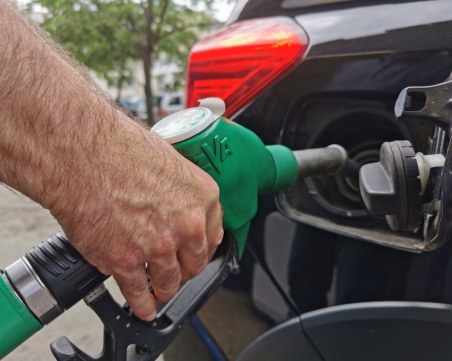 Байдън призова собствениците на бензиностанции да свалят цените