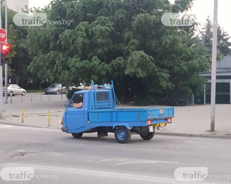 Камионче на три гуми събра погледите в Тракия