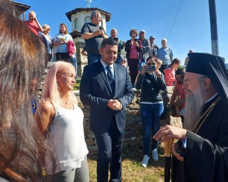 Павел Михайлов посрещна митрополит Николай за освещаване на храма в Чурен