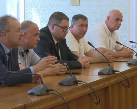 Независимите депутати преди срещата с ПП: Очакваме ясна законодателна програма